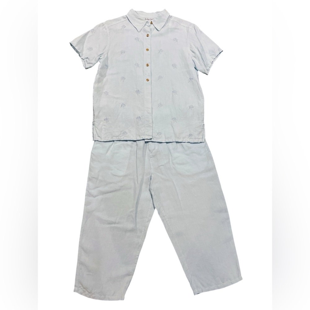 Vintage Cambridge Spirit Women’s 100% Linen Light Blue 2 Piece Shirt and Capris